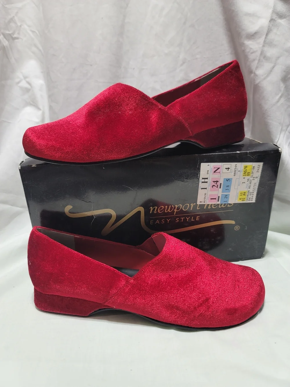 VTG Newport News Velvet Loafers Crimson Red Slip On Low Block Heel Size 9B NIB